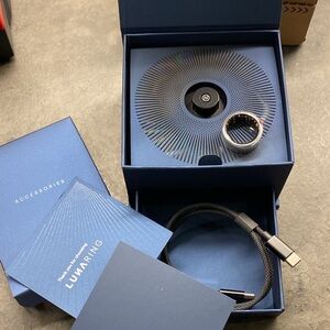 BRAND NEW SMART RING!!! bought for my BF and he doesn’t want it lol